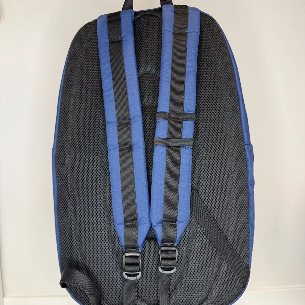 Oakley streamlined sling